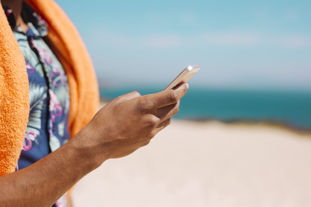 Playa, descanso y pagos digitales: la nueva postal del verano